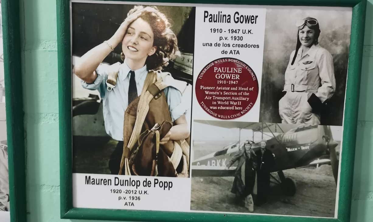 En este cuadro aparecen las fotografías de las aviadoras Pauline Mary de Peauly Gower y Mauren Dunlop de Popp.