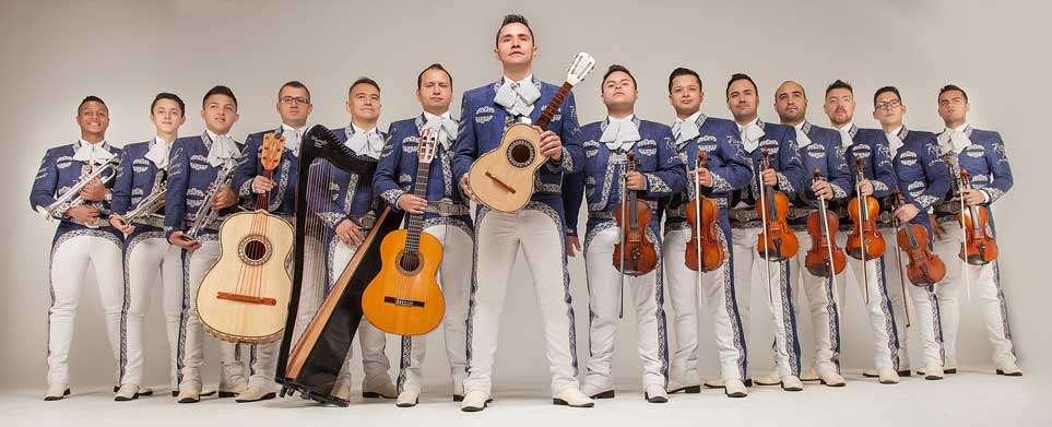 Un grupo de mariachis