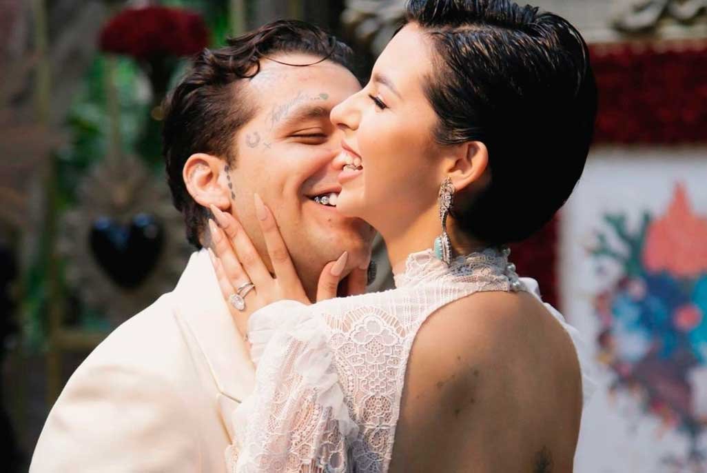 La pareja de recién casados Christian Nodal y Ángela Aguilar.
