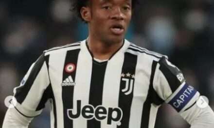 Hinchas del Inter de Milán le hacen el fo a Cuadrado