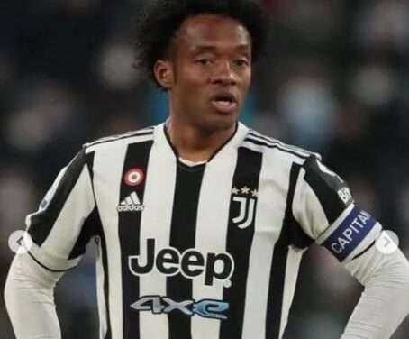 Hinchas del Inter de Milán le hacen el fo a Cuadrado