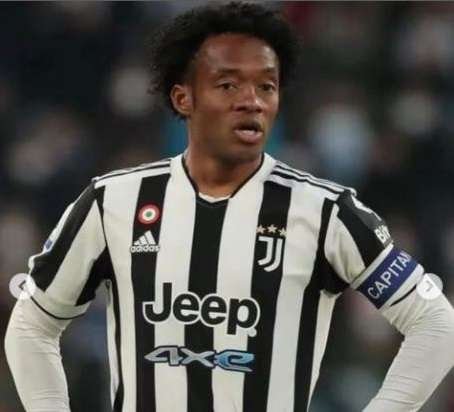 Hinchas del Inter de Milán le hacen el fo a Cuadrado
