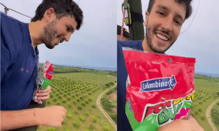 Sebastián Yatra lanzó bombones desde un globo aerostático