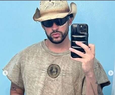 Bad Bunny enciende las redes sociales con una foto desnudo