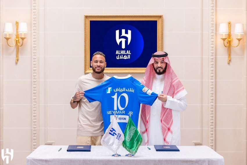 Neymar ya luce la camiseta de su nuevo equipo: Al Hilal de Arabia Saudita