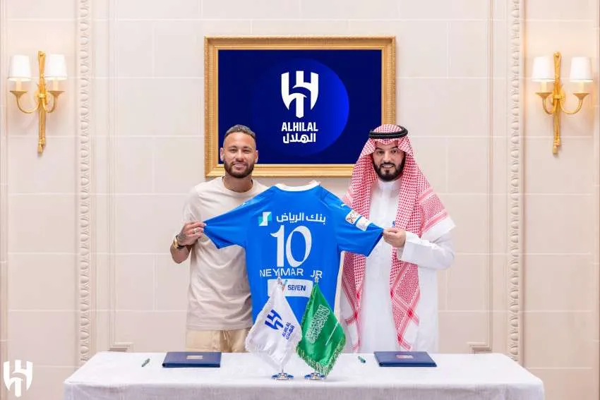 Neymar ya luce la camiseta de su nuevo equipo: Al Hilal de Arabia Saudita