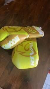 Guantes de boxeo de Óscar 'Kaboom' Rivas