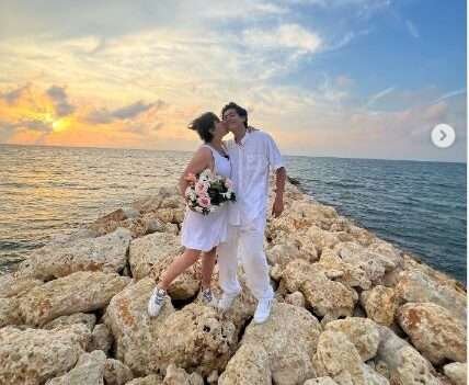 Alina Lozano cumplió su sueño y se ‘casó’ con Jim en una playa en Cartagena