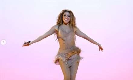 Shakira se lució en los VMAs de MTV e hizo historia