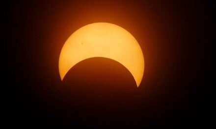 Eclipse solar: Cómo verlo sin dañar sus ojos