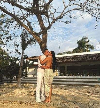 Andrea Valdiri y Felipe Saruma