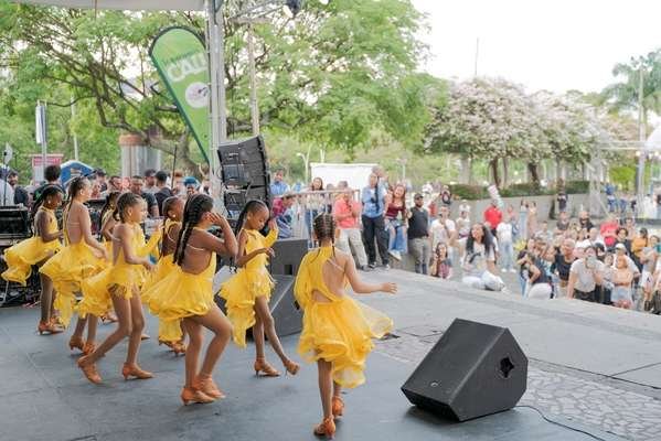 Escuela de baile de salsa