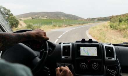 Viaje seguro y llegue a su destino en esta temporada navideña