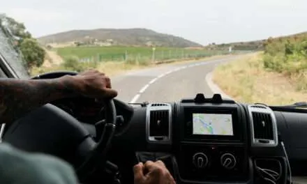 Viaje seguro y llegue a su destino en esta temporada navideña