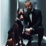 Maluma junto a 'Buda', uno de sus cuatro perros.