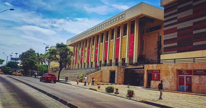 Imagen de la fachada de la Biblioteca Departamental, en Cali, Colombia.