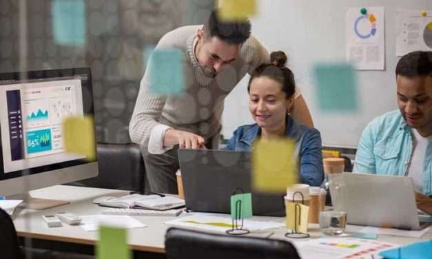 Apoyo a 900 emprendedores con Youth Startup Academy