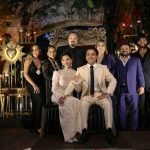 Imagen de la familia de os cantantes Ángela Aguilar y Christian Nodal posando tras su boda en México.