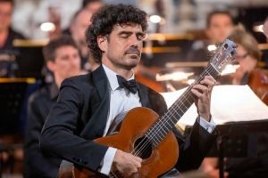 Imagen del guitarrista español Pablo Sáinz-Villegas durante un concierto. Se presentará en el Teatro Municipal de Cali el 24 de agosto.